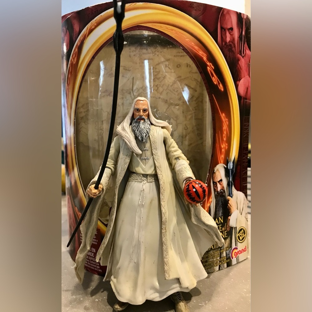 Saruman The White - The Two Towers Lord of the Ring figure